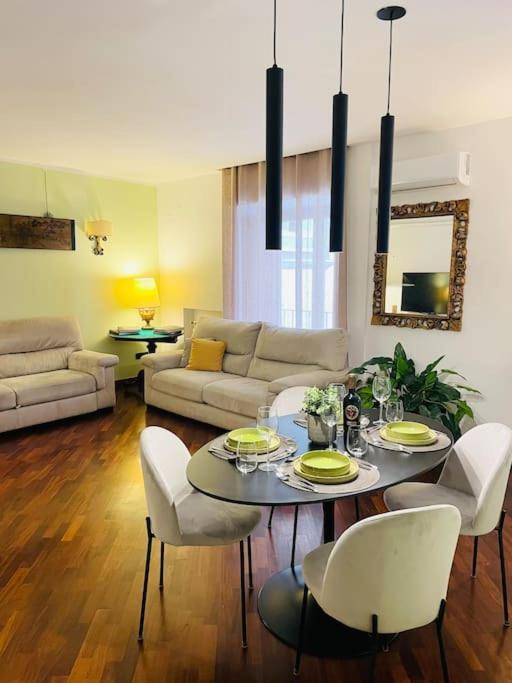 Apartment Re Gallo Luxury Plebiscito In Via Chiaia *